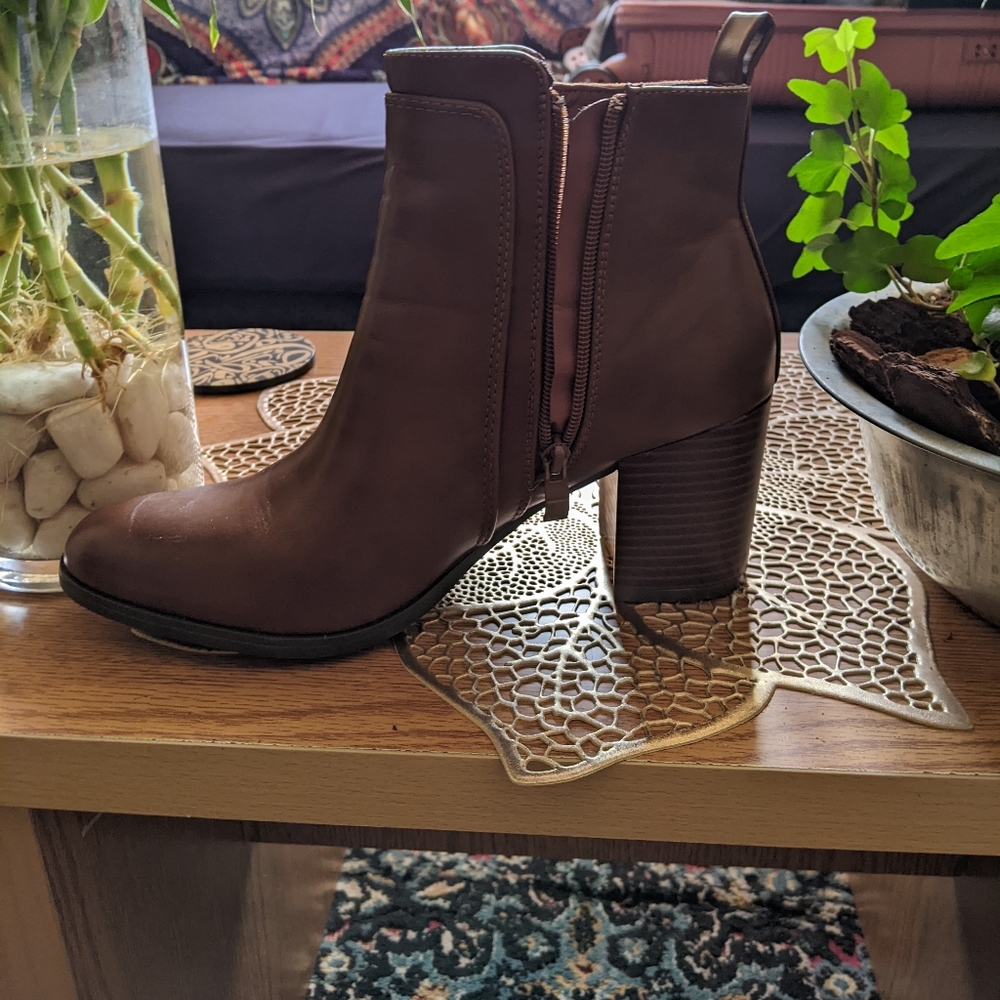 Brown short boots, Al Sehre